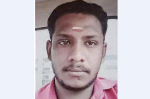 ഇടുക്കിയിൽ പി​ക്ക​പ്പ് വാ​ൻ തോ​ട്ടി​ലേ​ക്കു മ​റി​ഞ്ഞു; യു​വാ​വ് മ​രി​ച്ചു 