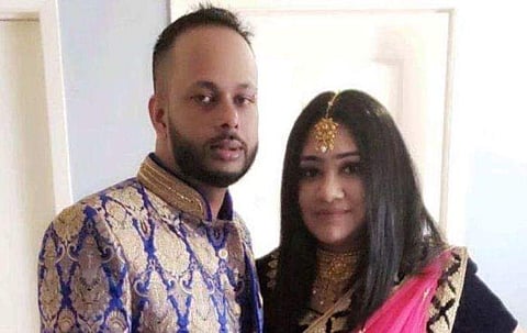 ഹൃതിക് 'പ്രേമം' അതിരുകടന്നു; ഭാര്യയെ കുത്തിക്കൊന്നു