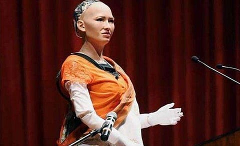 ലൈംഗീക താത്പര്യമില്ലെന്ന് സോഫിയ; നിര്‍മാതാക്കള്‍ ആശങ്കയില്‍, തിരക്കഥയെന്ന് വിമര്‍ശനം