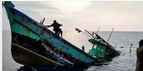 'ജീവിതകാലത്തെ മുഴുവന്‍ സമ്പാദ്യവും ഒറ്റയടിക്ക് നഷ്ടമായി'; നടുക്കടലില്‍ ബോട്ട് മുങ്ങുന്നതിന്റെ നടുക്കുന്ന ദൃശ്യങ്ങള്‍