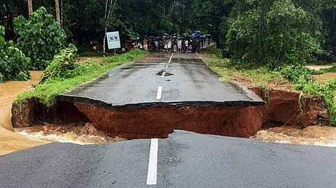 പ്രകൃതിക്ഷോഭം അതിജീവിക്കുന്ന 25 റോഡുകള്‍; 2021ടെ നിര്‍മാണം പൂര്‍ത്തിയാക്കാന്‍ സര്‍ക്കാര്‍