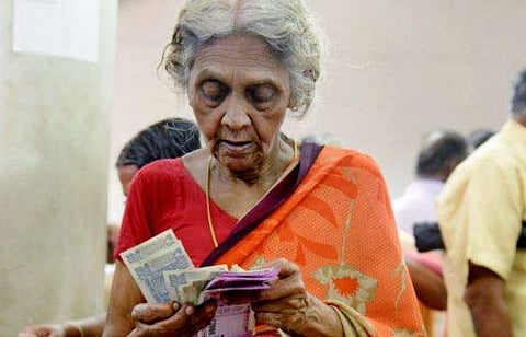 പെന്‍ഷന്‍ ഗുണഭോക്താക്കളുടെ ശ്രദ്ധയ്ക്ക് ; ബയോമെട്രിക് മസ്റ്ററിങ് തീയതി ഡിസംബര്‍ 15 വരെ നീട്ടി ; കൊണ്ടുവരേണ്ടത് ഈ രേഖകള്‍