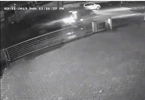 ആഴ്ചകള്‍ കഴിഞ്ഞിട്ടും ദമ്പതികളെ ഇടിച്ചിട്ട വാഹനം കണ്ടെത്താന്‍ കഴിയാതെ പൊലീസ്; ഭാര്യയുടെ നില ഗുരുതരം; തിരച്ചിലിനിറങ്ങി നാട്ടുകാര്‍