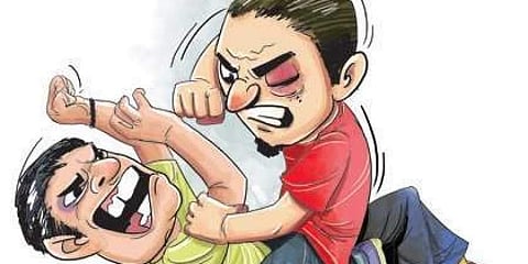 കൈക്കൂലി വീതംവെയ്ക്കുന്നതില്‍ തര്‍ക്കം, വില്ലേജ് ഓഫീസര്‍മാര്‍ തമ്മില്‍ത്തല്ലി; ചെവിയും മൂക്കും കടിച്ചെടുത്തു, സസ്‌പെന്‍ഷന്‍