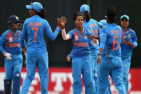 അപരാജിതം ഇന്ത്യന്‍ വനിതകള്‍; ഒന്‍പത് ഓവറാക്കി ചുരുക്കിയിട്ടും വിജയം സ്പിന്നില്‍ കൊരുത്തു