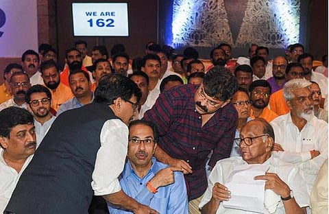 ബിജെപിക്കു തിരിച്ചടി: മഹാരാഷ്ട്രയില്‍ നാളെ വിശ്വാസവോട്ടെടുപ്പ് നടത്താന്‍ സുപ്രീം കോടതി ഉത്തരവ്