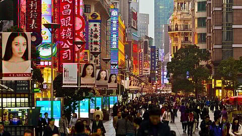 ജന നിബിഡമായ നാൻജിങ് റോഡ്