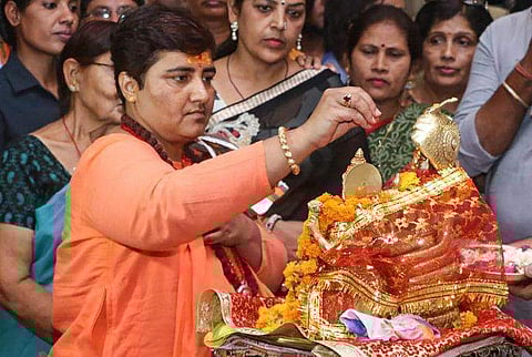 ഗോഡ്‌സെ ദേശഭക്തന്‍ : പ്രജ്ഞാ സിങ് ഠാക്കൂറിനെതിരെ ബിജെപി ; പ്രതിരോധ സമിതിയില്‍ നിന്നും ഒഴിവാക്കി