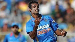 ഒരോവറില്‍ അഞ്ച് വിക്കറ്റ്, ഹാട്രിക്; ക്രൈംബ്രാഞ്ചിന്റെ ചോദ്യം ചെയ്യലിന് മുന്‍പ് ഇന്ത്യന്‍ പേസറുടെ തകര്‍പ്പന്‍ കളി 