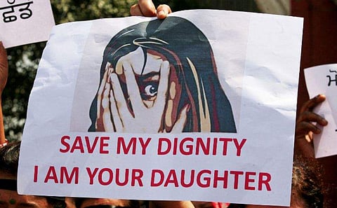 മുഖ്യമന്ത്രിയുടെ വീടിനടുത്തു നിന്നും വിദ്യാര്‍ത്ഥിനിയെ തട്ടിക്കൊണ്ടുപോയി ; തോക്കുചൂണ്ടി 12 പേര്‍ കൂട്ടബലാല്‍സംഗം ചെയ്തു