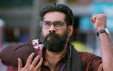 ഇരുമുടികെട്ടേന്തി മുഷ്ടിചുരുട്ടി ബിജു മേനോൻ, ഒരു വിവാദത്തിന്റെ ചൂളം വിളി കേൾക്കുന്നെന്ന് ആരാധകർ;  നാല്‍പത്തിയൊന്ന് ട്രെയിലർ കാണാം                  