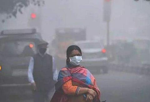 'ക്യാരറ്റ് കഴിക്കൂ, പാട്ടു കേള്‍ക്കൂ'; ഡല്‍ഹിയില്‍ ശുദ്ധവായു കിട്ടാതെ പിടയുമ്പോള്‍ കേന്ദ്രമന്ത്രിമാരുടെ നിര്‍ദേശം, വിമര്‍ശനം 