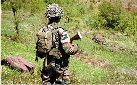 പാക് യുവതിയുടെ ഫോണ്‍ കെണിയില്‍ വീണ് സൈനികര്‍; വിവരങ്ങള്‍  ചോര്‍ത്തി നല്‍കി; പിടിയില്‍