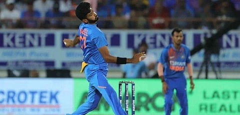 7 ഡെലിവറി, തുടരെ ഏഴ് ബൗണ്ടറി; ഖലീല്‍ അഹ്മദിനെ കൊണ്ട് പൊറുതിമുട്ടി ഇന്ത്യ