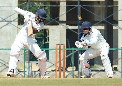 കൂറ്റന്‍ സ്‌കോര്‍ ഉയര്‍ത്തി കേരളം, പിന്നാലെ ഡല്‍ഹിയെ എറിഞ്ഞിടുന്നു