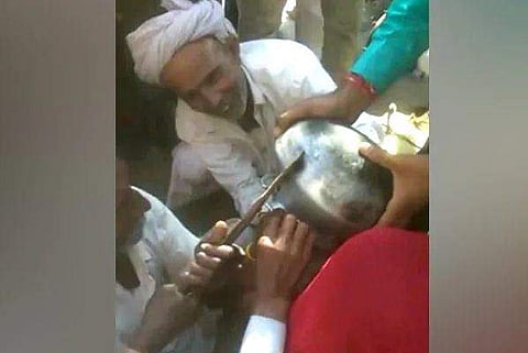 പാത്രത്തില്‍ തല കുടുങ്ങി മൂന്നു വയസ്സുളള കുഞ്ഞ്, അരമണിക്കൂര്‍ നിലവിളി; രക്ഷയ്ക്ക് എത്തി നാട്ടുകാര്‍ 