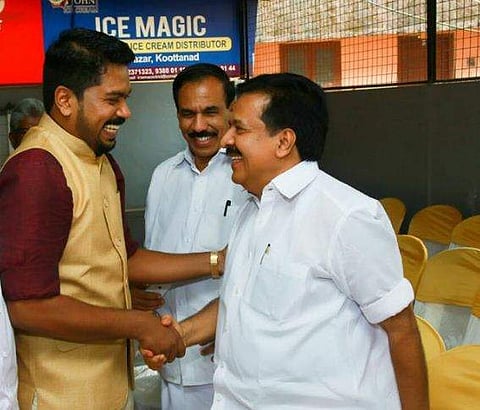 'എത്ര കാലം കണ്ണടയ്ക്കാനാകും? ,  എന്തൊരു പ്രഹസനമാണ് സഹോ..' ; യൂത്ത് കോണ്‍ഗ്രസിനെതിരെ രൂക്ഷവിമര്‍ശനവുമായി മുന്‍ ജില്ലാ പ്രസിഡന്റ്