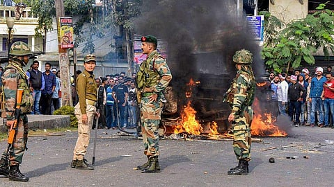 പൗരത്വ ബില്ലിനെതിരെ പ്രതിഷേധം കത്തുന്നു ; അസമില്‍ പൊലീസ് വെടിവെപ്പ്, മൂന്നുമരണം ; ഇന്റര്‍നെറ്റ് വിഛേദിച്ചു