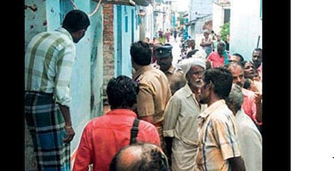 കാമുകിയുടെ മക്കളെ വേശ്യാവൃത്തിക്ക് വിട്ടില്ല, മുത്തശ്ശിയെ കൊന്ന് പ്രതി പൊലീസിനു നേരെ ആസിഡ് ഒഴിച്ചു; ഒടുവില്‍ നാട്ടുകാര്‍ കല്ലെറിഞ്ഞ് കൊന്നു 