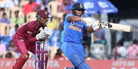 സെഞ്ചുറി കൂട്ടുകെട്ട് പൊളിച്ച് വിന്‍ഡിസ്, പന്തും ശ്രേയസും മടങ്ങി; ഇന്ത്യ ഭേദപ്പെട്ട സ്‌കോറിലേക്ക് 