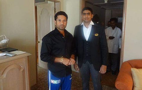 സച്ചിന്റെ ആ ചോദ്യത്തിനുള്ള ഉത്തരം; ബാറ്റിങ് പിഴവ് തിരുത്തിയ വെയ്റ്റർ ഇവിടെയുണ്ട്