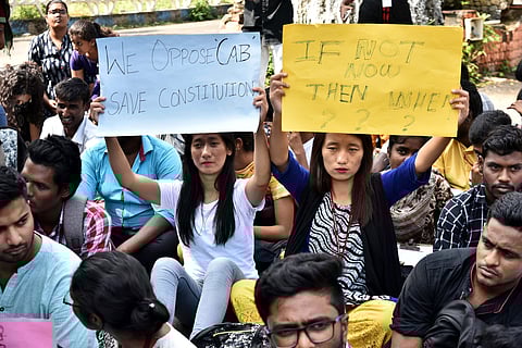 മദ്രാസ് സര്‍വകലാശാലയില്‍ പ്രതിഷേധിക്കുന്ന വിദ്യാര്‍ത്ഥികള്‍/ എക്‌സ്പ്രസ് ഫോട്ടോ സര്‍വീസ്‌