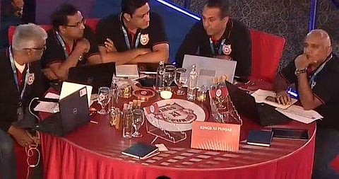 മോര്‍ഗന് 5.25 കോടി, ഫിഞ്ചിന് വേണ്ടി ബാംഗ്ലൂര്‍-കൊല്‍ക്കത്ത പോര്; പൂജാരയും വിഹാരിയും അണ്‍സോള്‍ഡ്