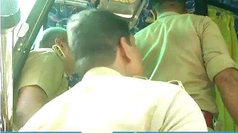 'ബുക്ക് ഇന്ന് തിരിച്ചെത്തിച്ചില്ലെങ്കില്‍ സര്‍വീസില്‍ ഉണ്ടാവില്ല'; മോട്ടോര്‍ വാഹനവകുപ്പ് ഉദ്യോഗസ്ഥനെ ഭീഷണിപ്പെടുത്തി ബസുടമ, കേസ്