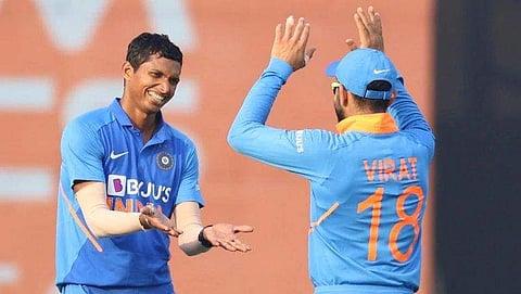 അരങ്ങേറ്റക്കാരന് മുന്‍പില്‍ പതറി വിന്‍ഡിസ്, നാല് വിക്കറ്റ് നഷ്ടം; റണ്‍റേറ്റ് ഉയര്‍ത്താന്‍ വിന്‍ഡിസ് 