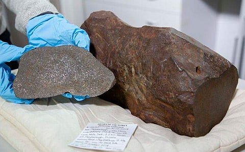 സ്വര്‍ണക്കട്ടിയാണെന്ന് കരുതി വര്‍ഷങ്ങളോളം സൂക്ഷിച്ചു; അപൂര്‍വ്വശില കണ്ട് ശാസ്ത്രലോകം ഞെട്ടി!