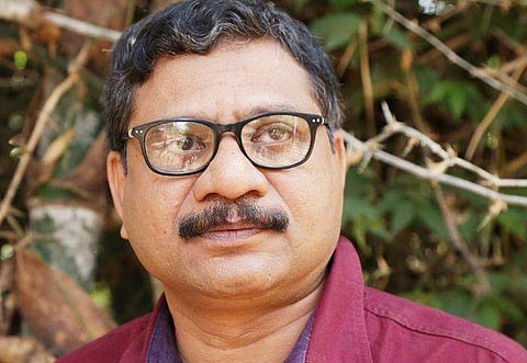 കോര്‍പ്പറേഷനെ പറ്റിച്ച് പ്രതിഷേധം; റഫീക്ക് അഹമ്മദിനെതിരേ കേസ്