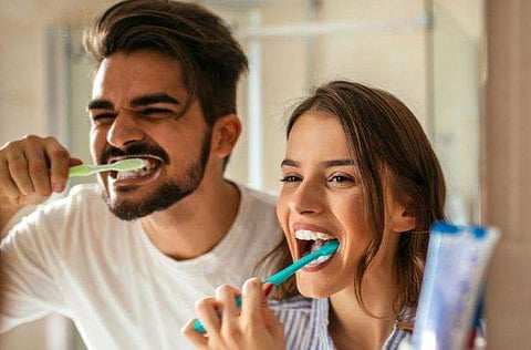 ദിവസവും രണ്ടല്ല മൂന്ന് പ്രാവശ്യം പല്ല് തേക്കണം! ഹൃദയം ഉഷാറാക്കാം 