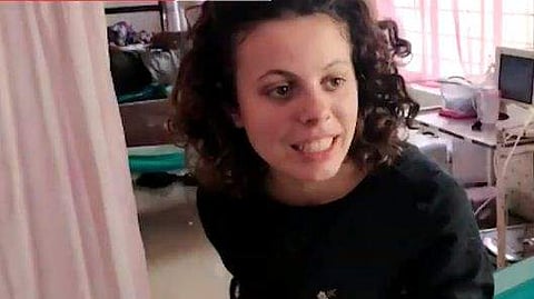 അതിരപ്പിള്ളി വെള്ളച്ചാട്ടത്തില്‍ കുളിക്കുന്നതിനിടെ 19 കാരിയെ പാമ്പുകടിച്ചു; ഫ്രഞ്ച് യുവതി ആശുപത്രിയില്‍