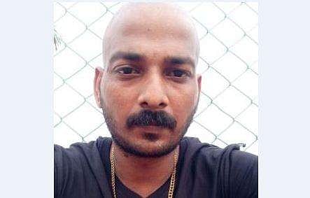 വീട് പൊളിക്കുന്നതിനിടെ കോൺ​ക്രീറ്റ് മേൽക്കൂര ഇടിഞ്ഞു വീണു; അപകടം ആരും അറിഞ്ഞില്ല; യുവാവിന് ദാരുണാന്ത്യം