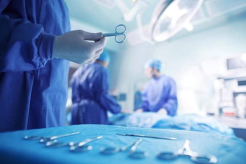 ഓപ്പറേഷനിടെ 'ശസ്ത്രക്രിയ കത്തി'യില്‍ നിന്ന് തീപിടിച്ചു; ക്യാന്‍സര്‍ രോഗിയായ 66കാരി പൊളളലേറ്റ് മരിച്ചു, ദാരുണം