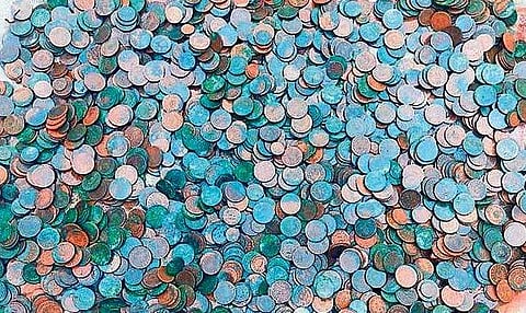 ആറ് കോടിയുടെ ബമ്പർ; പിന്നാലെ കൃഷിക്കായി സ്ഥലം കിളച്ചപ്പോൾ ‘നിധി’