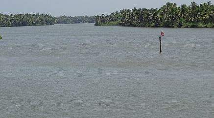 'പെരുമ്പുഴത്തോറ്റം'- മാധവന്‍ പുറച്ചേരി എഴുതിയ കവിത