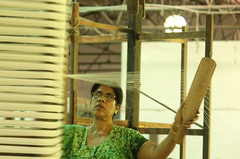 അവര്‍ ജീവിതം നെയ്‌തെടുക്കുകയാണ്; പ്രളയത്തില്‍ തകര്‍ന്ന ചേന്ദമംഗലം തിരിച്ചുവരവിന്റെ പാതയില്‍