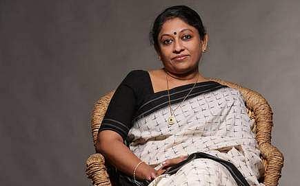 'പാമ്പിന്‍കുഞ്ഞിനെ ചവിട്ടിയതു പോലെ, കഥയേയും അറിയാതെ ചവിട്ടിയുണര്‍ത്തുകയായിരുന്നു ഞാന്‍'; കെആര്‍ മീര