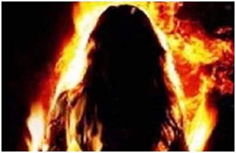 ദേഹത്ത് തീപടര്‍ന്നിട്ടും ജീവനുംകൊണ്ട് അവള്‍ ഓടിയത് ഒരുകിലോമീറ്ററോളം; രക്ഷയ്ക്കായി ആംബുലന്‍സിനെ വിളിച്ചു, ഉന്നാവോ സംഭവത്തില്‍ പുറത്തുവരുന്നത് മനസാക്ഷിയെ മരവിപ്പിക്കുന്ന വിവരങ്ങള്‍