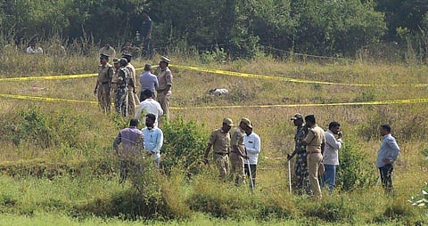 അവിടെവെച്ചുതന്നെ എന്നെയും വെടിവെച്ച് കൊല്ലൂ ; ചെന്നകേശവുലുവിന്റെ ഭാര്യ പറയുന്നു