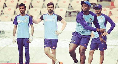 ടീമുകള്‍ തിരുവനന്തപുരത്തെത്തി; കളി നടക്കുക സഞ്ജു വെടിക്കെട്ട് നടത്തിയ പിച്ചില്‍, സഞ്ജുവിന്റെ സാധ്യതകള്‍ ഇങ്ങനെ