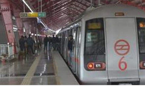 മെട്രോ ട്രാക്കിലേക്ക് ചാടി 26കാരിയുടെ ആത്മഹത്യാശ്രമം; ഗതാഗതം തടസ്സപ്പെട്ടു