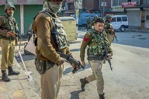 കശ്മീരിൽ ഏറ്റുമുട്ടൽ ; രണ്ട് ഭീകരരെ സൈന്യം വധിച്ചു