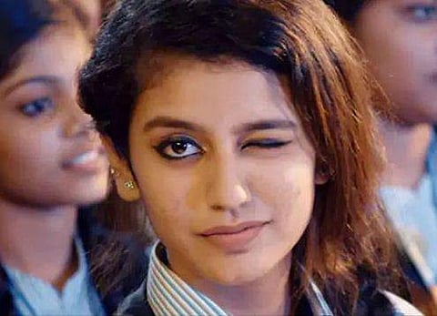 തെലുങ്കരുടെ ഹൃദയവും കവർന്ന് പ്രിയവാര്യരുടെ കണ്ണിറുക്കൽ ; മാണിക്യ മലരായ പൂവിയുടെ തെലുങ്കും വൈറൽ ( വീഡിയോ )