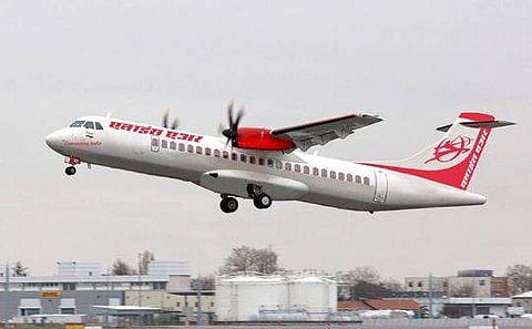 യാത്രക്കാര്‍ക്ക് ചെവി വേദനയും മൂക്കില്‍ നിന്ന് രക്തവും ; കോഴിക്കോട്ടേയ്ക്കുള്ള എയര്‍ ഇന്ത്യ വിമാനം തിരിച്ചിറക്കി