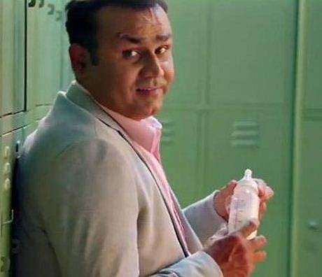 ഓസീസിന്റെ ഇന്ത്യന്‍ പര്യടനം, പണി പന്തിനല്ല, സെവാഗിനാണ്; ബേബിസിറ്ററില്‍ പരസ്യവുമായി സെവാഗ്‌