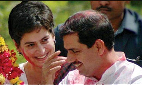 'ഞങ്ങള്‍ക്കേറ്റവും  പ്രിയപ്പെട്ടതിനെ ജനങ്ങളുടെ കൈകളിലേക്ക് തരുന്നു, കാത്തു സൂക്ഷിക്കൂ'; പ്രിയങ്ക ഗാന്ധിയെ വാനോളം പുകഴ്ത്തി ഭര്‍ത്താവ് റോബര്‍ട്ട് വദ്ര