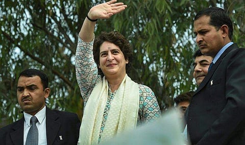 പ്രിയങ്കയുടെ റോഡ് ഷോയെ വരവേറ്റ് ആയിരങ്ങള്‍; ഷോയില്‍ മോദിയെ കടന്നാക്രമിച്ച് രാഹുല്‍