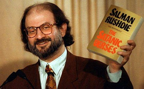 ഒളിവ് ജീവിതം മടുത്തു, ഇനിയും വയ്യ; 'സാത്തനിക് വെര്‍സസ്' എഴുതിയതില്‍ കുറ്റബോധമില്ലെന്ന് സല്‍മാന്‍ റുഷ്ദി